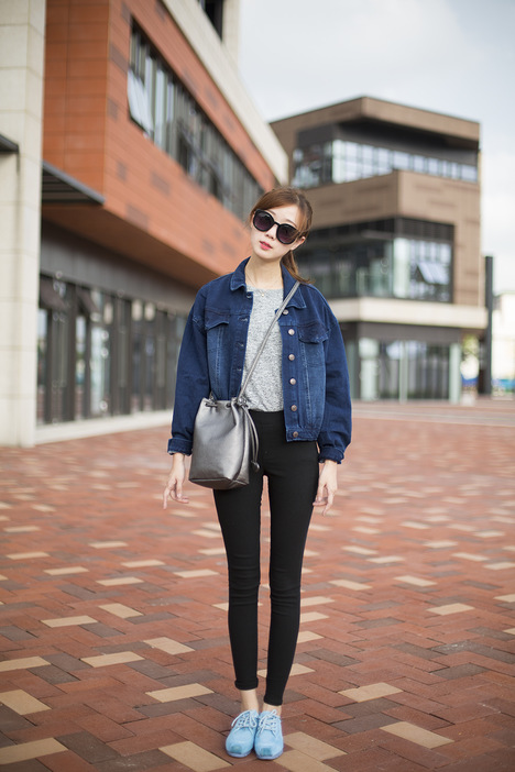 秋天+小脚裤+显瘦 拉长美腿打造苗条曲线身材