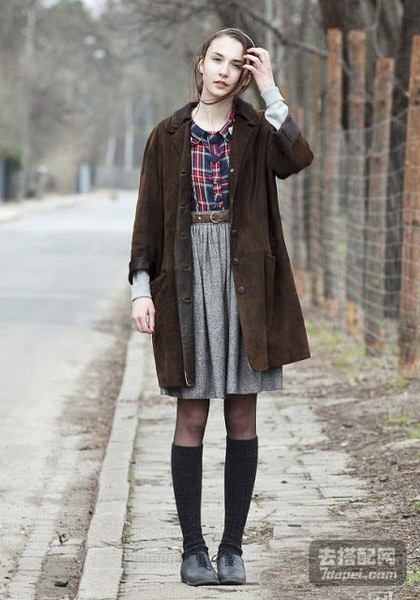 英伦学院+外套+牛津鞋 前卫时髦不失复古韵味