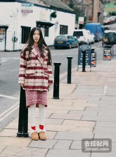 学院风+呢大衣 很有韩剧女主角的感觉哦~