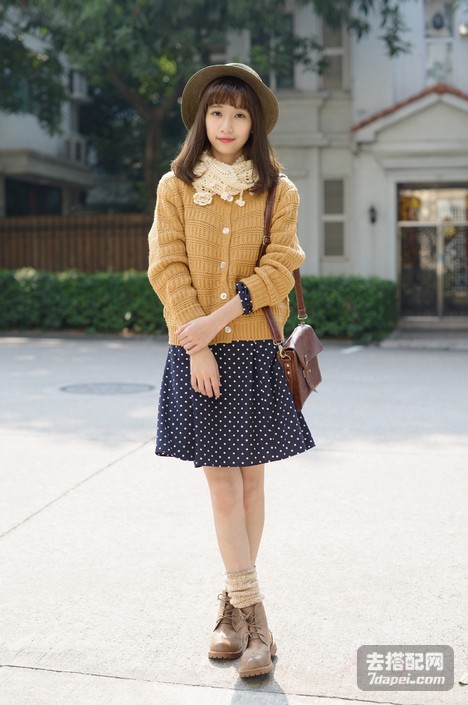 学院风+针织毛衣 休闲又富有学院的气息