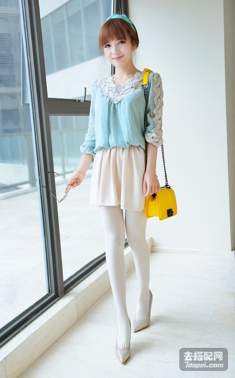 秋季连衣裙显瘦搭配 增添甜美气息~