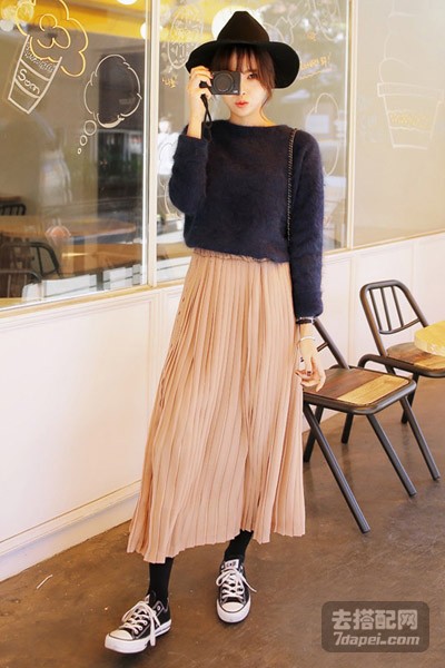 针织衫+半身裙+淑女风 春季最流行装束