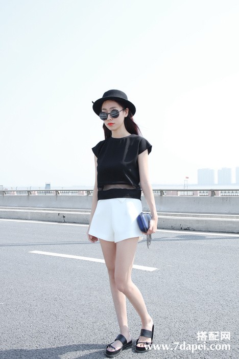 棉服+显腿长搭配 尽显秋冬时尚格调。