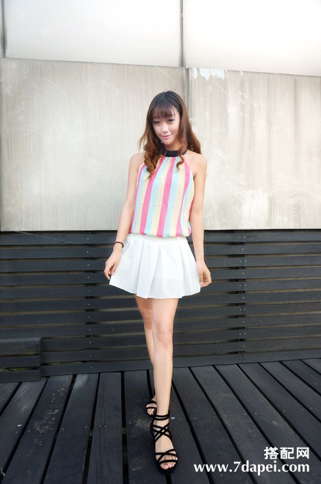 夏季+气质+淑女 展现出年轻女性的活泼可爱