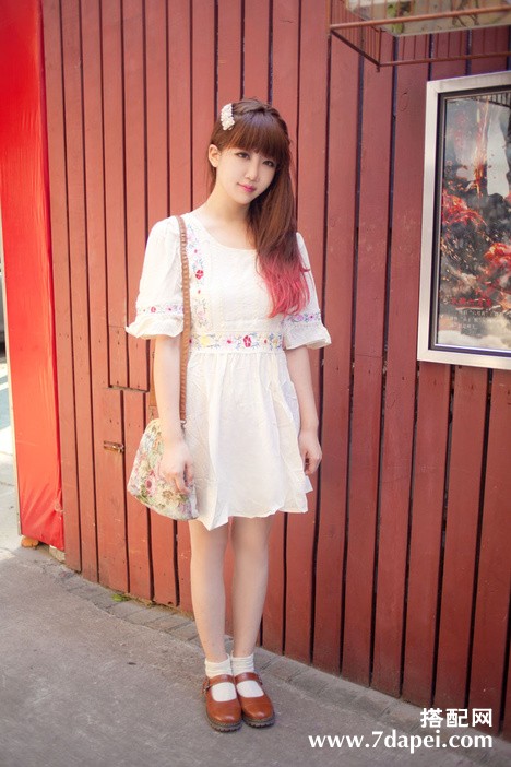 矮个子+遮肚腩 短外套搭配短裙也能显个好身材哦~