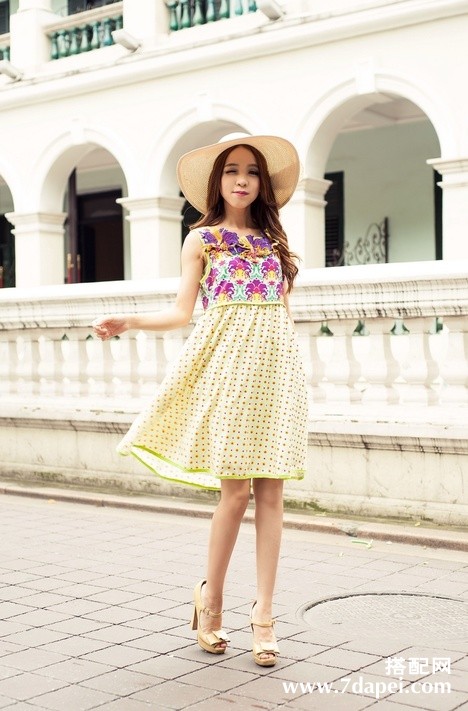 棉服+紧身裤搭配 隐藏小肚腩~