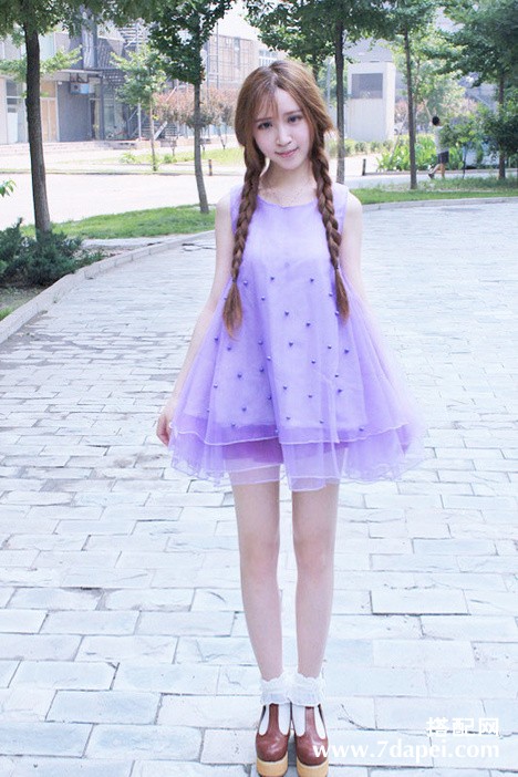 圣诞节红色外套抢镜 遮肚腩搭配走起 展美妙身姿