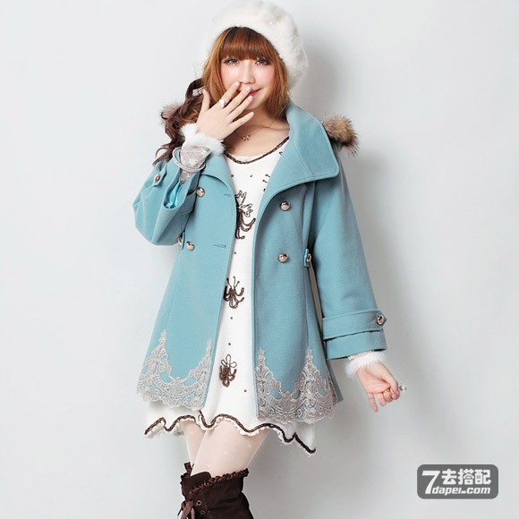 初秋+皮肤太黑 怎么搭配衣服才显肤白呢？