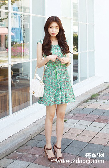 夏季+优雅+印花 充满活力显瘦又百搭