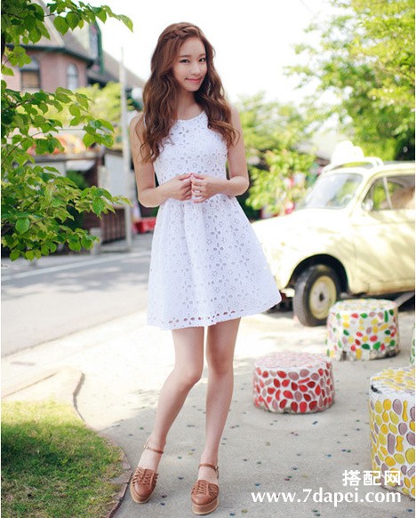 欧美+复古+温暖鹅黄色 混搭穿出巴黎复古味