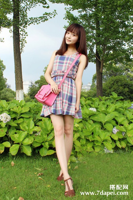夏天+连衣裙+甜美 凸显俏皮可爱的邻家女孩形象哦！