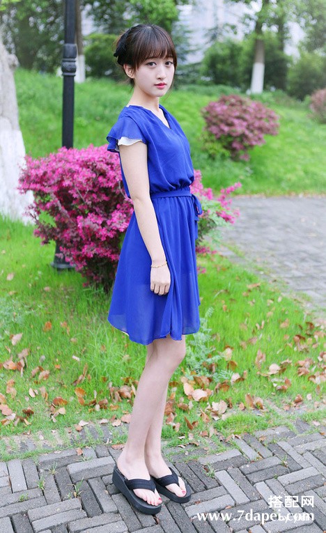 夏天+连衣裙+乖巧 淑女中透着几分俏皮