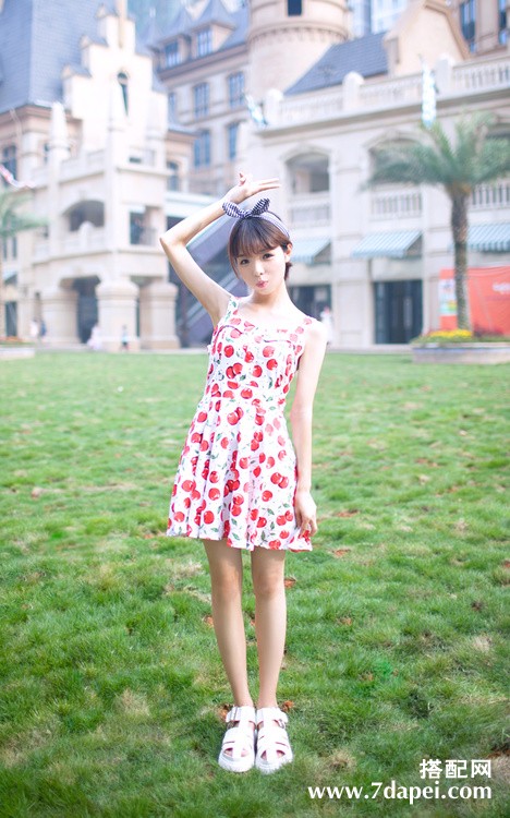 显脸小+显肩窄有绝招 帽子戏法玩起来！