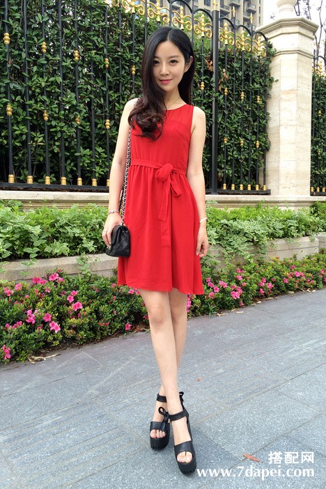 夏天+连衣裙+高挑 让你在夏日女神范十足