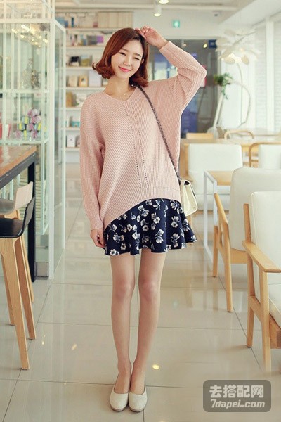 春天+毛衣+半身裙 穿出完美曲线身材