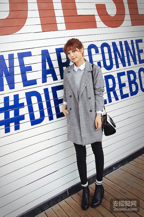 小清新气质美女秋季示范瘦腿搭 修饰身材~