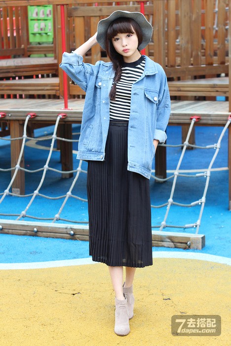 春装+牛仔衫 气质搭出瘦腰出街范 倍儿吸睛