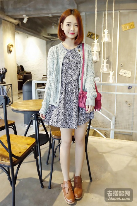 初秋+T恤+短裤 秀出曲线身材 打造初秋显瘦搭