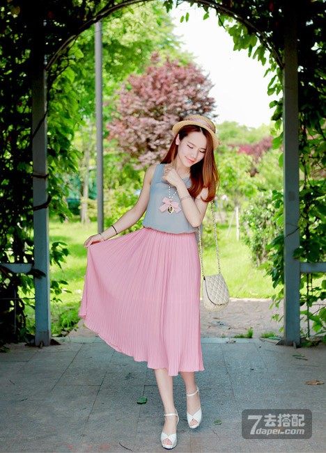 夏天+出游搭+显瘦 名媛清新不失优雅浪漫活力