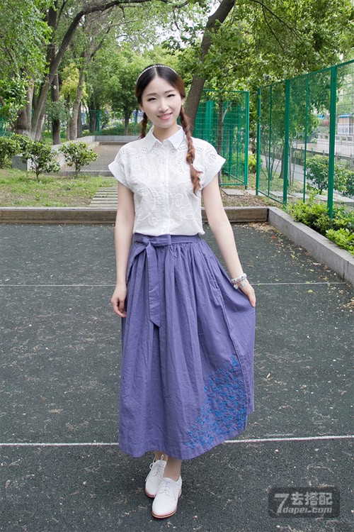 夏天+连衣裙+气质 展现女性完美腰身优雅线条