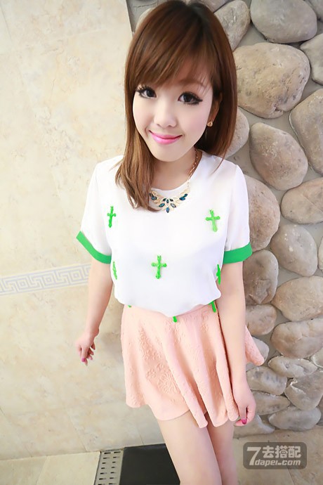 魅力雪纺玩转时尚变丽人 勾勒出优美线条