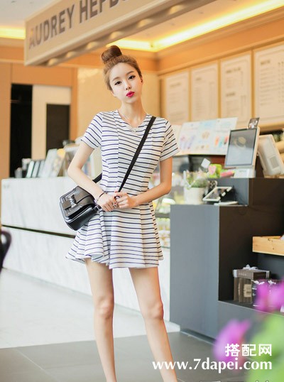 甜美+连衣裙 穿出气质淑女范