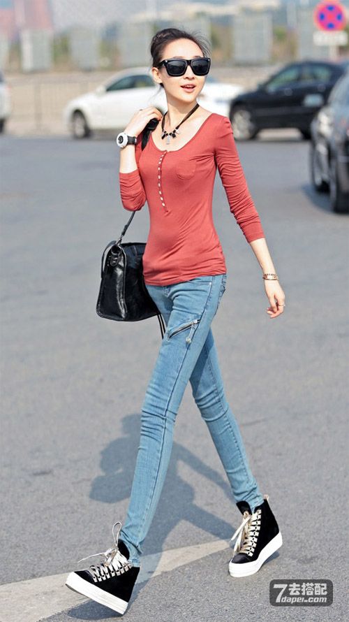 显瘦+翘臀+日系牛仔裤 修身勾勒出流畅腿型~