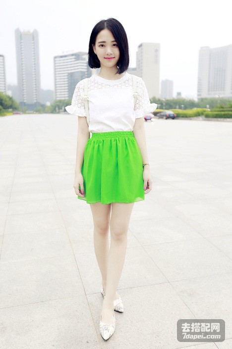 春天+短裙  清新显高搭~去美美的约会吧~