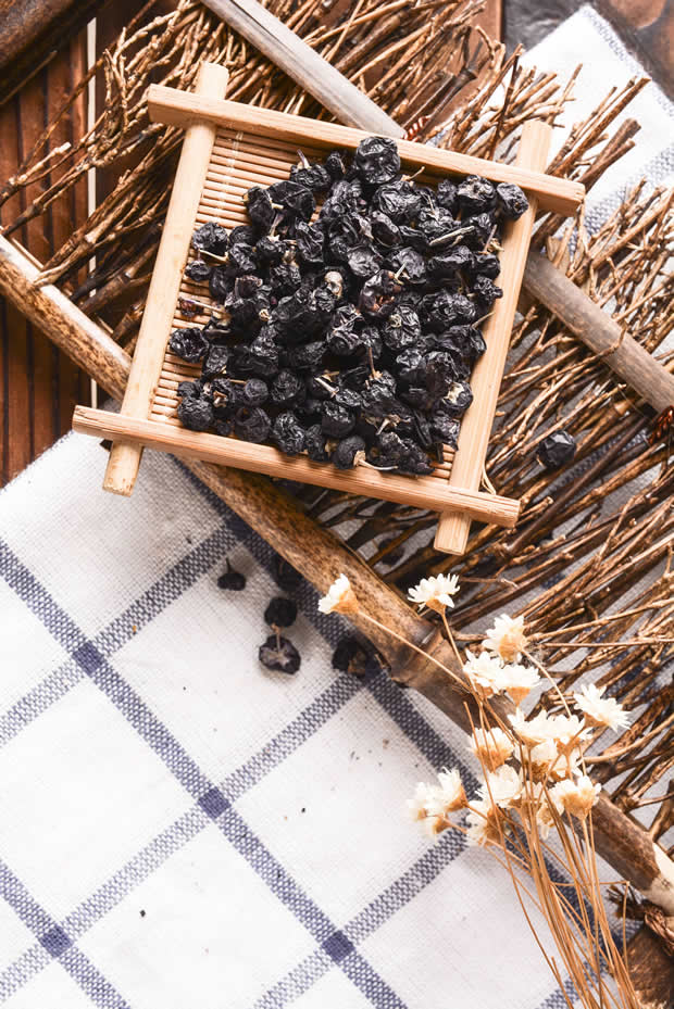 黑枸杞的功效有哪些?能抗癌吗?