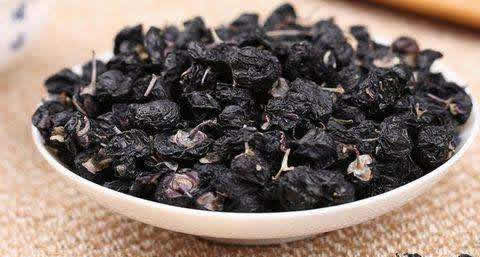 黑枸杞子泡水喝的害处？