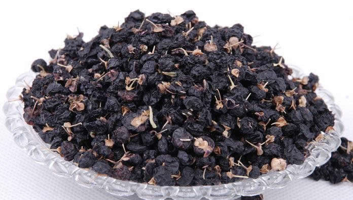 黑枸杞泡水后什么颜色 花青素引起颜色变化