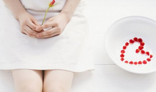 月经量少发黑的原因是什么？