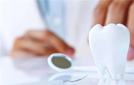 上火牙龈肿痛怎么办?连带着牙齿也疼。