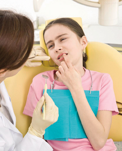 牙龈肿痛怎么办？如何快速止疼？总结了几个对付牙龈肿痛的方法。