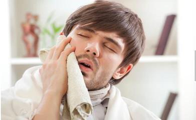 最近老是牙龈肿痛，是怎么回事啊！要到医院去看一下