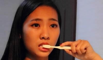 孕妇上火导致牙龈肿痛怎么办 孕妇上火应该多吃什么呢？