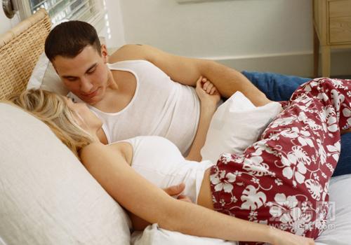 女人顺产侧切全过程（图片） 顺产侧切究竟是怎么一回事呢？