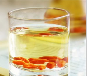 枸杞泡水 经常用枸杞泡水喝有5大好处 就来一一为你解答