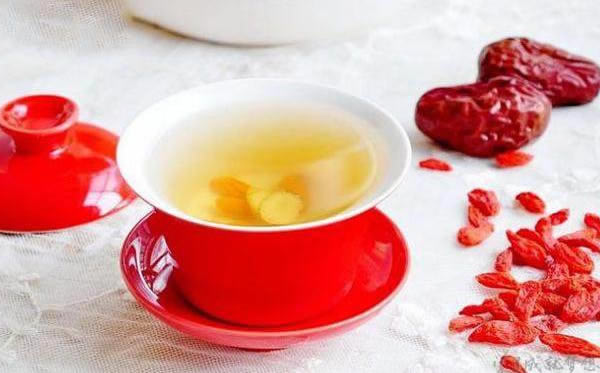 红枣枸杞泡水喝有什么好处 怎么泡红枣枸杞水呢？