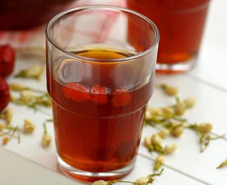 枸杞泡水三大功效 哪些人不能吃枸杞子 