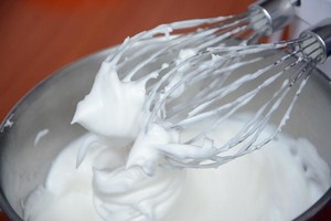 烤箱做蛋糕(戚风蛋糕的做法)