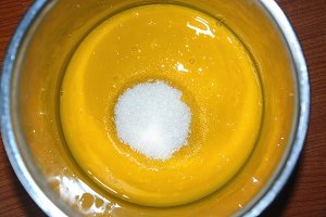 烤箱做蛋糕(戚风蛋糕的做法)