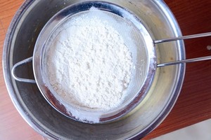 烤箱做蛋糕(戚风蛋糕的做法)