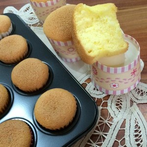 戚风杯子蛋糕^_^不开裂不回缩喔～