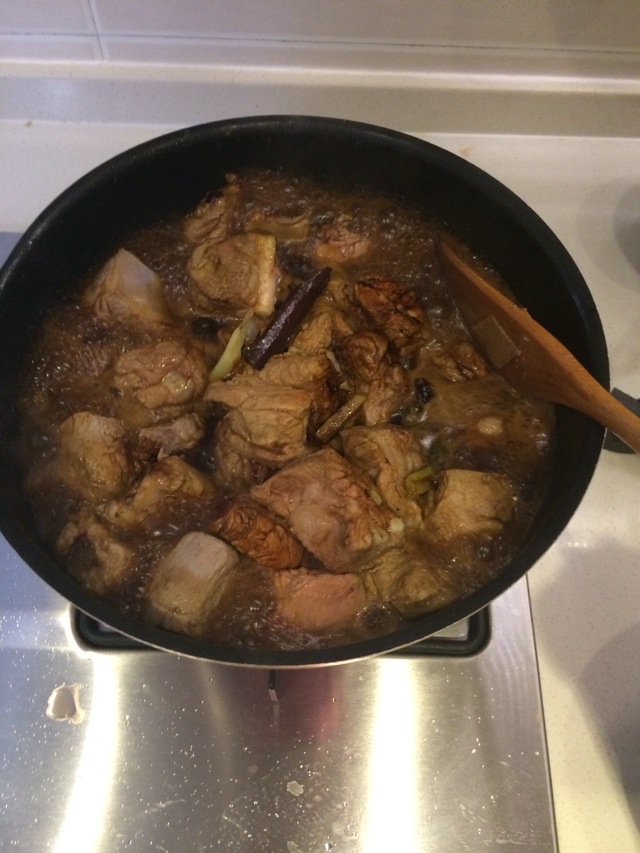 红烧排骨烧豆结和鹌鹑蛋