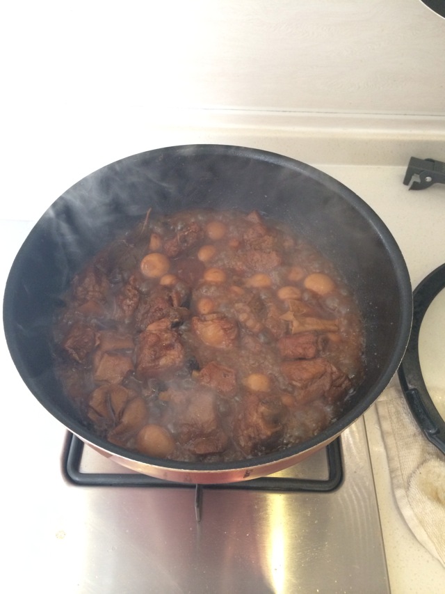 红烧排骨烧豆结和鹌鹑蛋