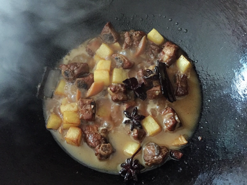 土豆红烧排骨
