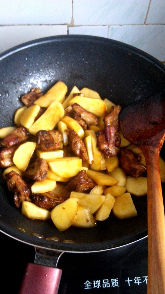 红烧排骨土豆