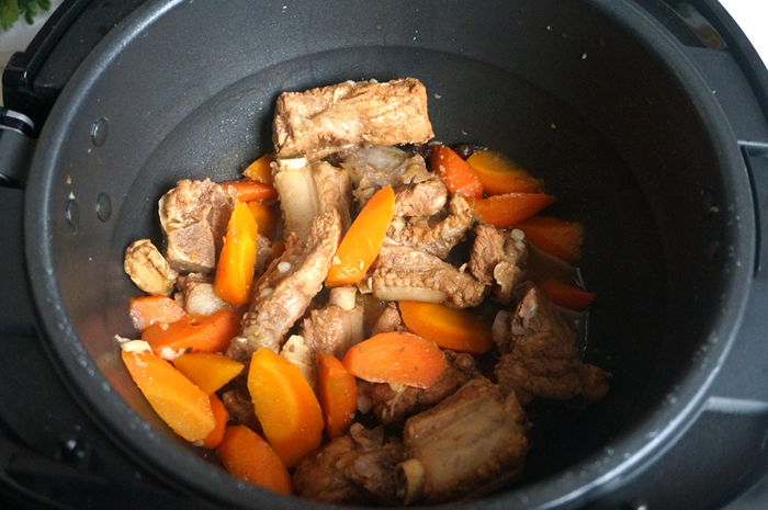 红烧排骨胡萝卜