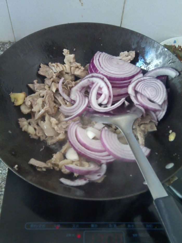 牛肉炒洋葱